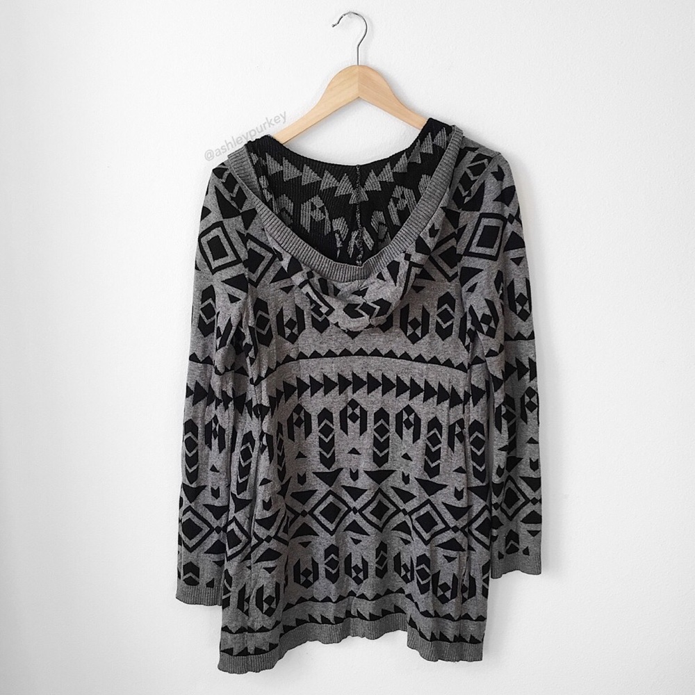 ❤️CLEARANCE❤️ gray and black aztec cardigan - Picture 3 of 4